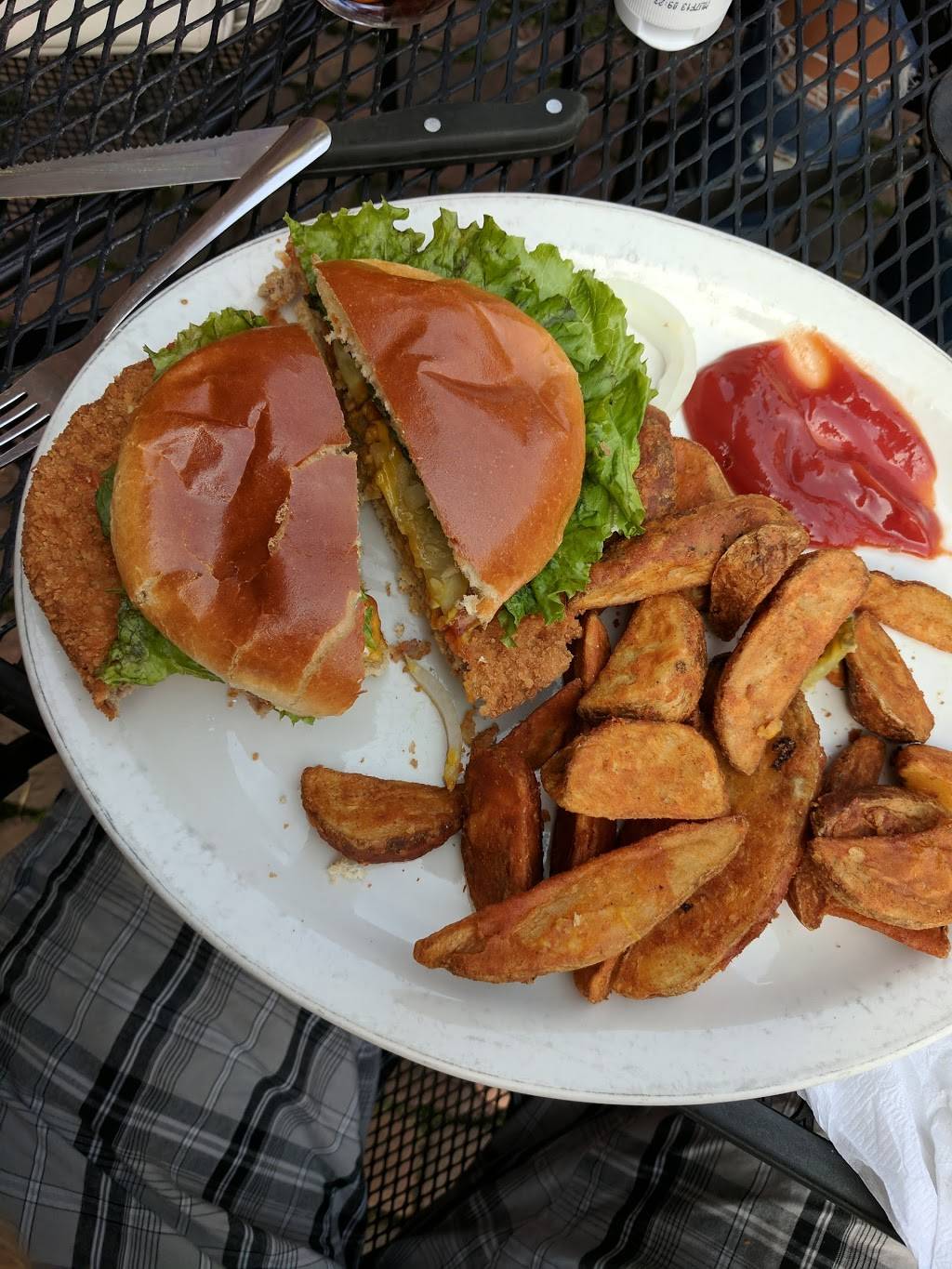 Kellehers Irish Pub & Eatery | restaurant | 619 Southwest Water Street, Peoria, IL 61602, USA | 3096736000 OR +1 309-673-6000