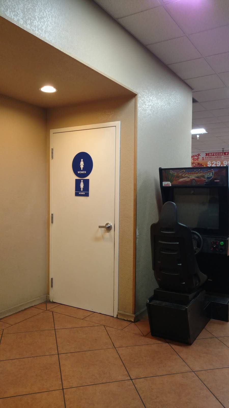 Giavannis Pizza | restaurant | 1108 E Clark Ave, Santa Maria, CA 93455, USA | 8059348555 OR +1 805-934-8555