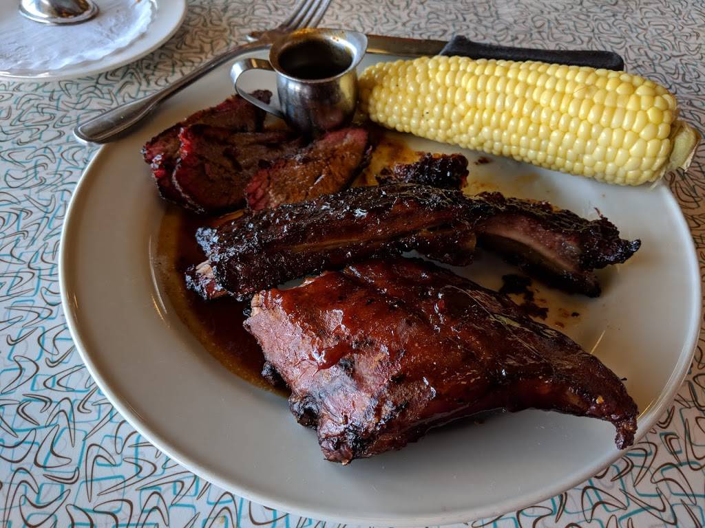 Lucilles Smokehouse Bar-B-Que | restaurant | 2800 N Main St #2160, Santa Ana, CA 92705, USA | 7145427427 OR +1 714-542-7427