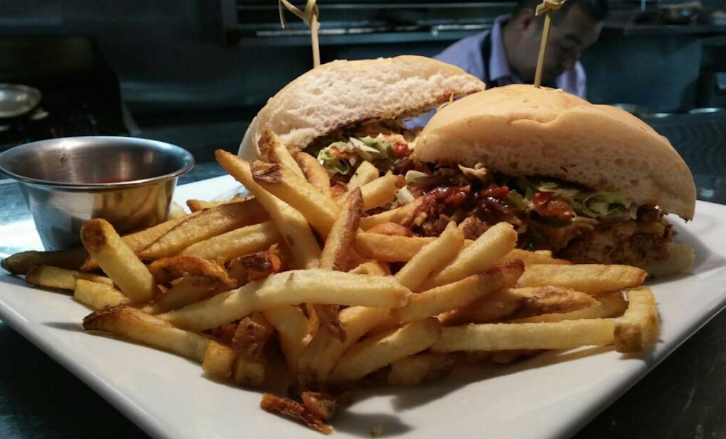 Verfs Grill & Tavern | restaurant | 4824, 2221 Justin Rd, Flower Mound, TX 75028, USA | 9723173390 OR +1 972-317-3390