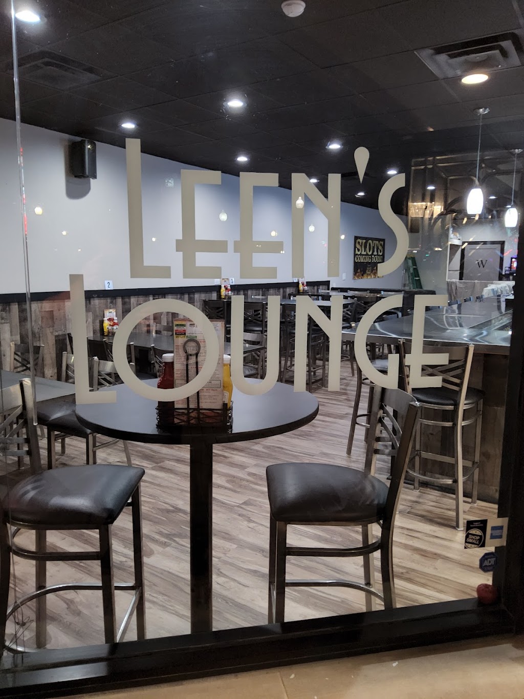 Leens Lounge | restaurant | 26 W Schaumburg Rd, Schaumburg, IL 60194, USA | 8478846847 OR +1 847-884-6847