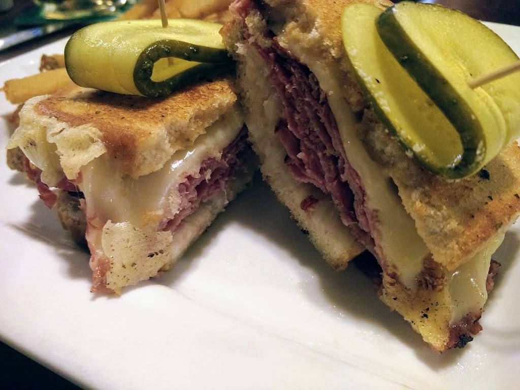 Abbey Road Pub & Patio | restaurant | 3200 Erin Mills Pkwy, Mississauga, ON L5L 1W8, Canada | 9056089603 OR +1 905-608-9603