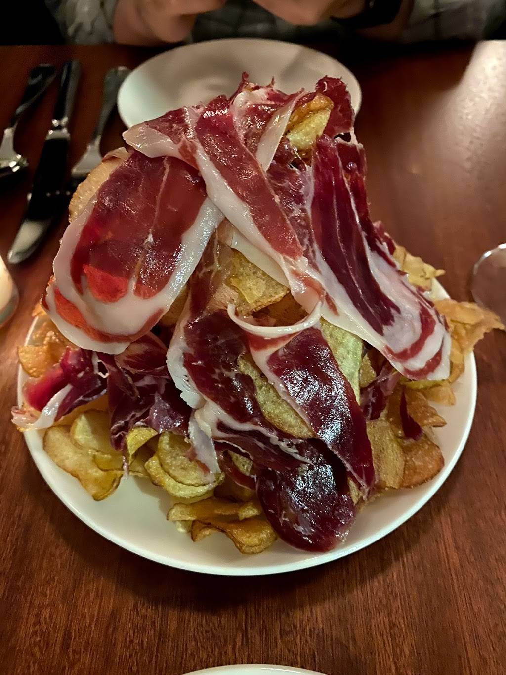 Ernestos | restaurant | 259 E Broadway, New York, NY 10002, USA | 6466928300 OR +1 646-692-8300