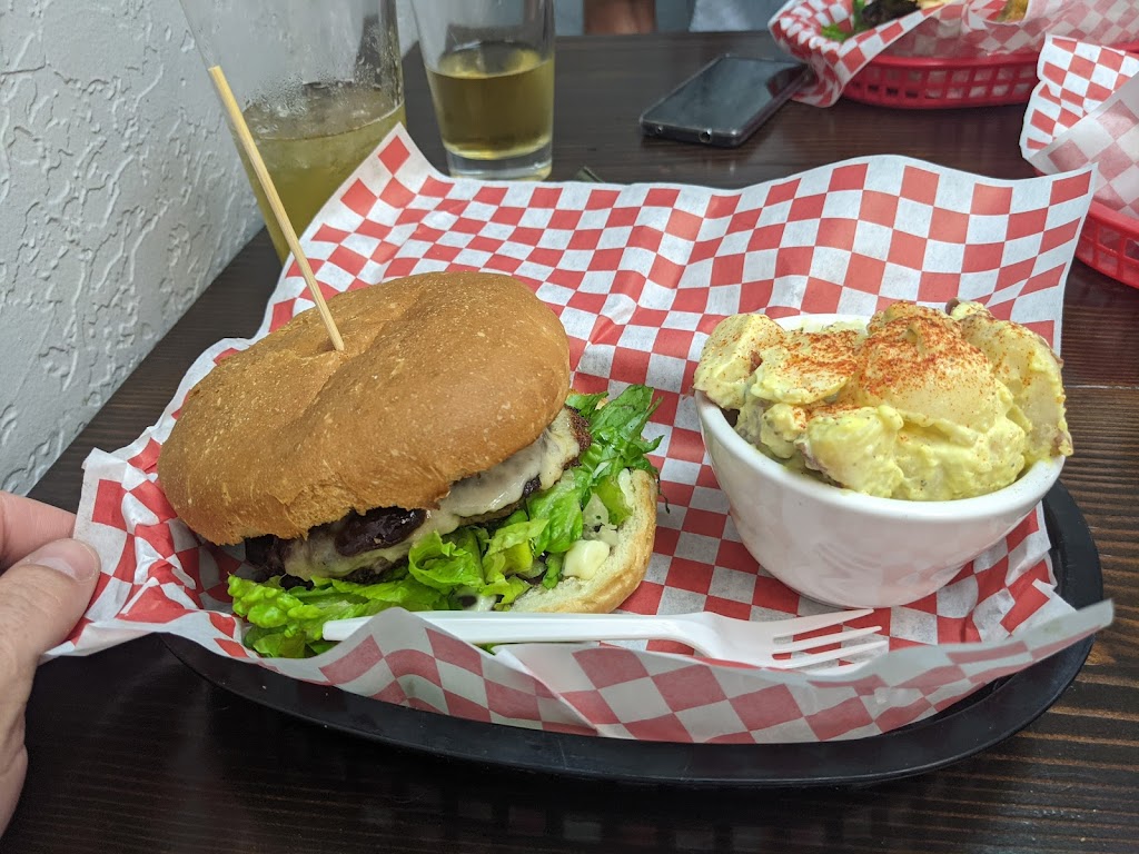 Big Belly Burgers and Brew | restaurant | 56815 Venture Ln # 501, Sunriver, OR 97707, USA | 5416398929 OR +1 541-639-8929