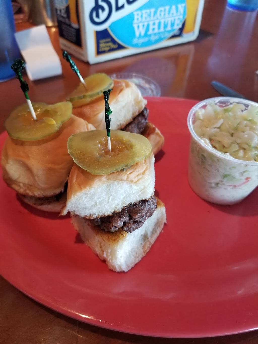 The Tropics | restaurant | 301 North Point Dr, Winthrop Harbor, IL 60096, USA | 8477460600 OR +1 847-746-0600