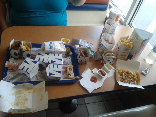 White Castle | restaurant | 20295 Hall Rd, Macomb, MI 48044, USA | 5862282376 OR +1 586-228-2376