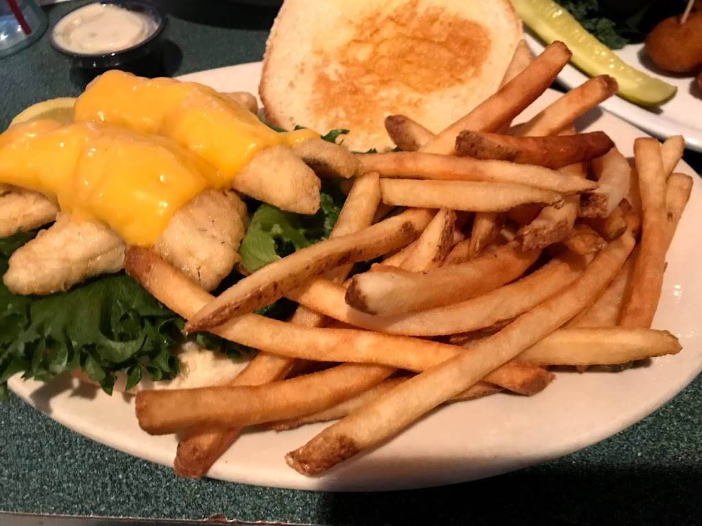 Villa Marine Bar & Grill | restaurant | 228 Main St, Frankfort, MI 49635, USA | 2313525450 OR +1 231-352-5450