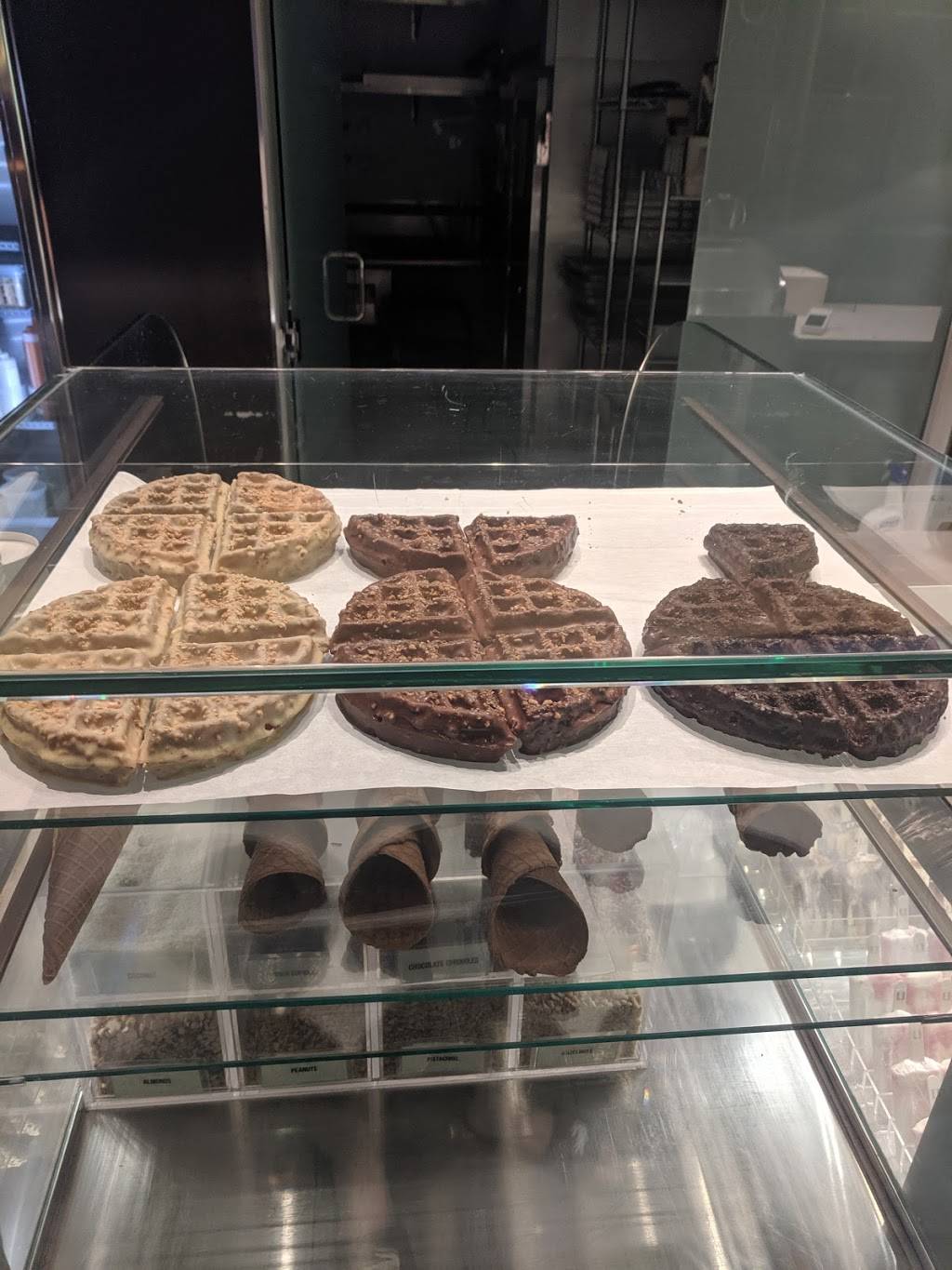 Merci Clement | bakery | 223 Broadway, Santa Monica, CA 90401, USA | 3108493529 OR +1 310-849-3529