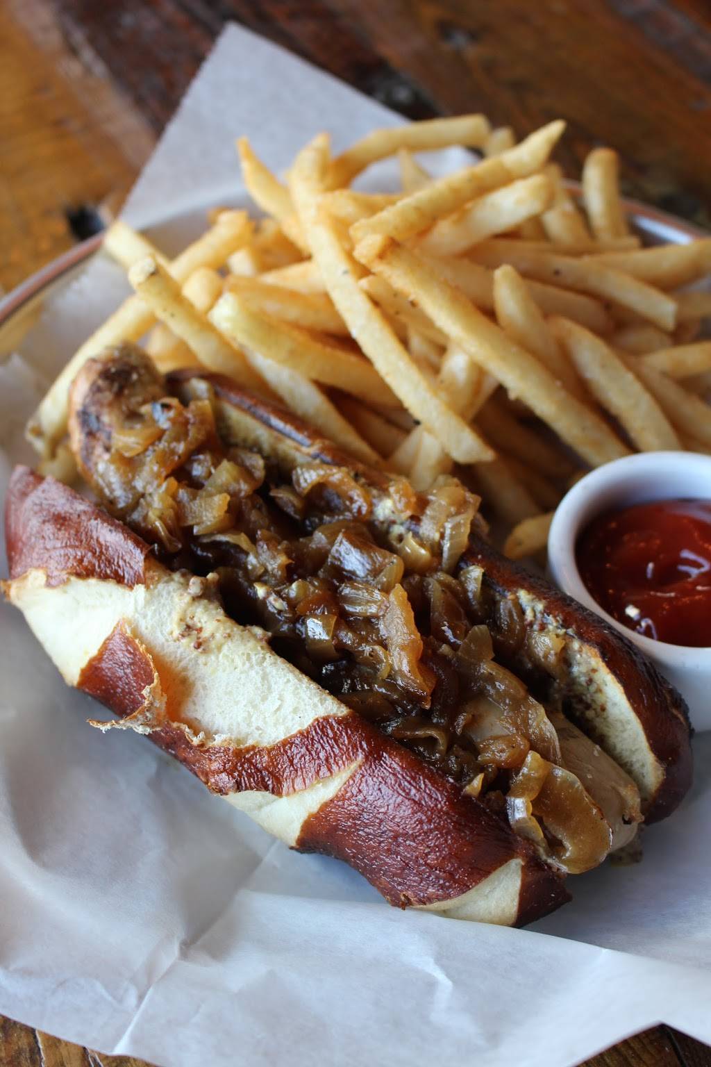 Hillgrove Tap | restaurant | 800 Hillgrove Ave, Western Springs, IL 60558, USA | 7082900055 OR +1 708-290-0055