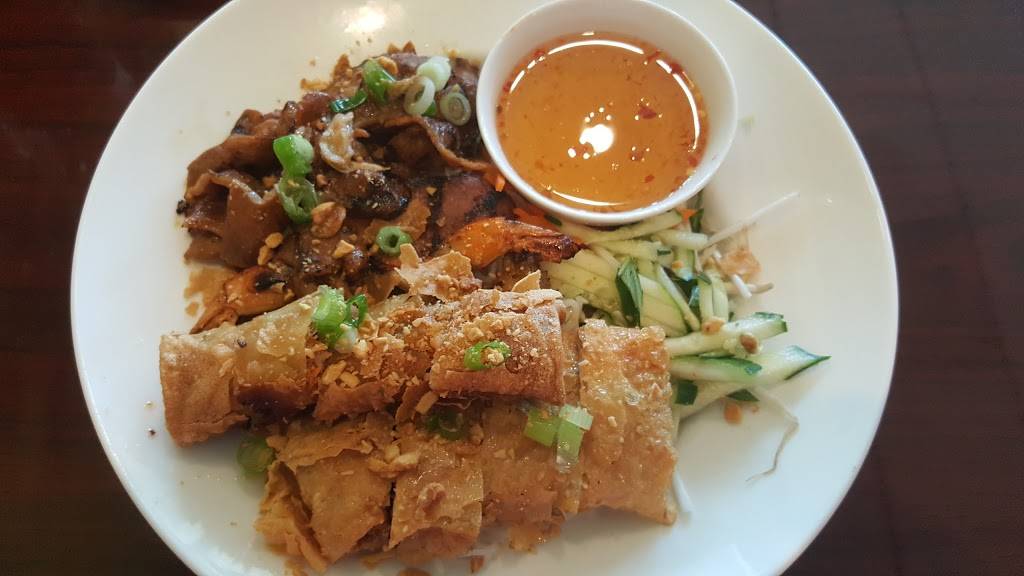 Simply Phở | restaurant | 13149 N Dale Mabry Hwy F, Tampa, FL 33618, USA | 8139605678 OR +1 813-960-5678