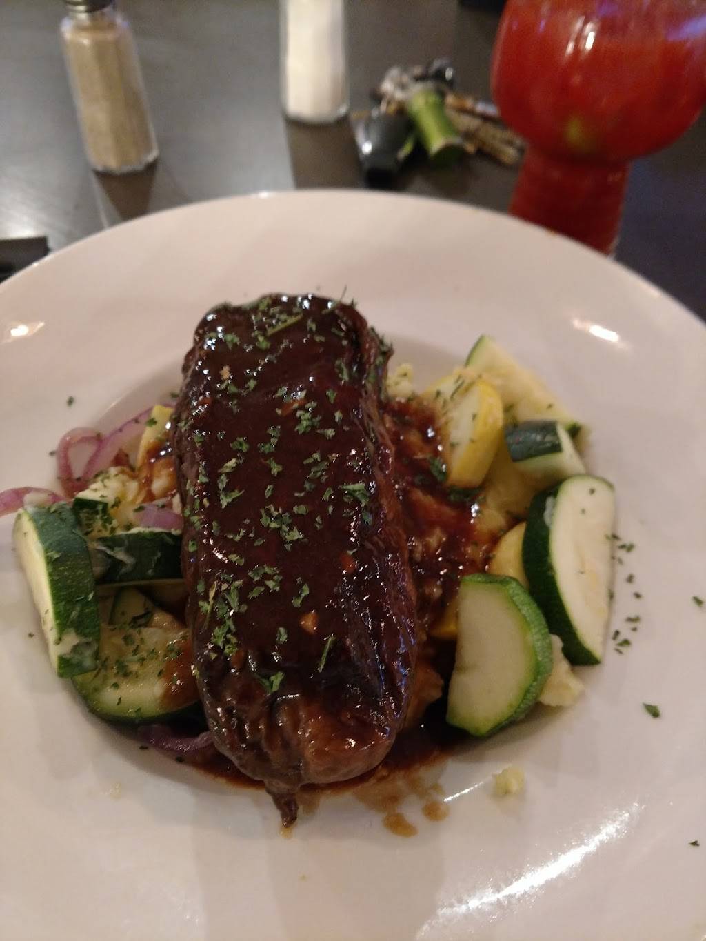 Greasy Luck Pub & Music Hall | restaurant | 791 Purchase St, New Bedford, MA 02740, USA | 7744254600 OR +1 774-425-4600