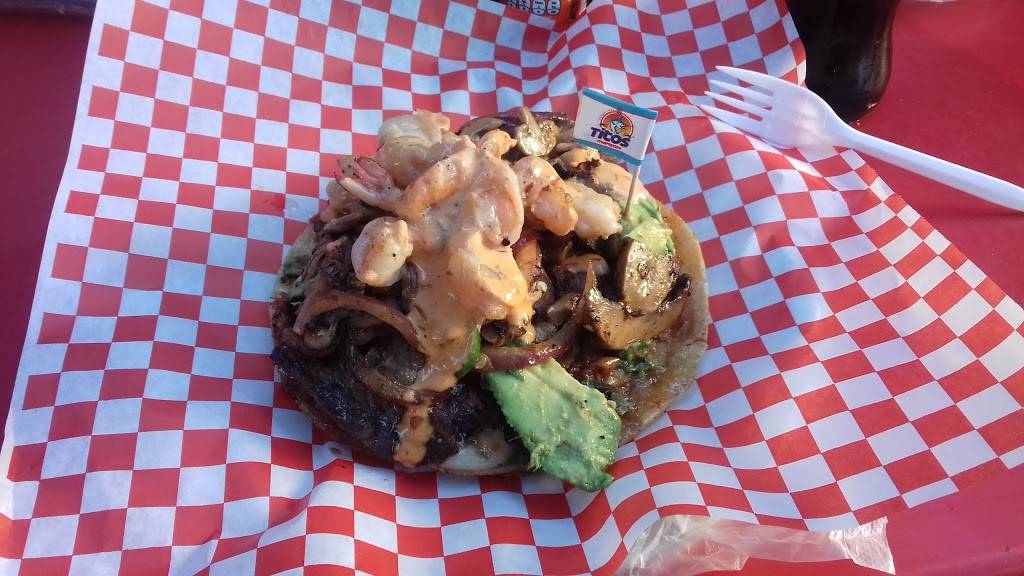 Mariscos Titos | restaurant | Calle Nectarina 25011, El Florido 1ra y 2da Secc, Tijuana, B.C., Mexico | 016644494933 OR +52 664 449 4933