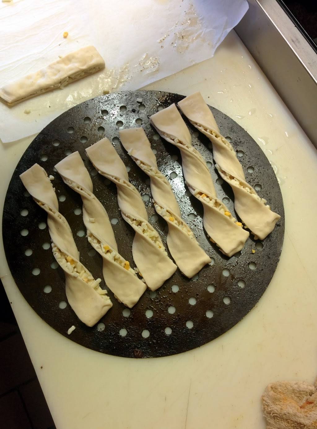 Red Tomato Pizza House | meal takeaway | 2017 University Ave, Berkeley, CA 94704, USA | 5108457980 OR +1 510-845-7980