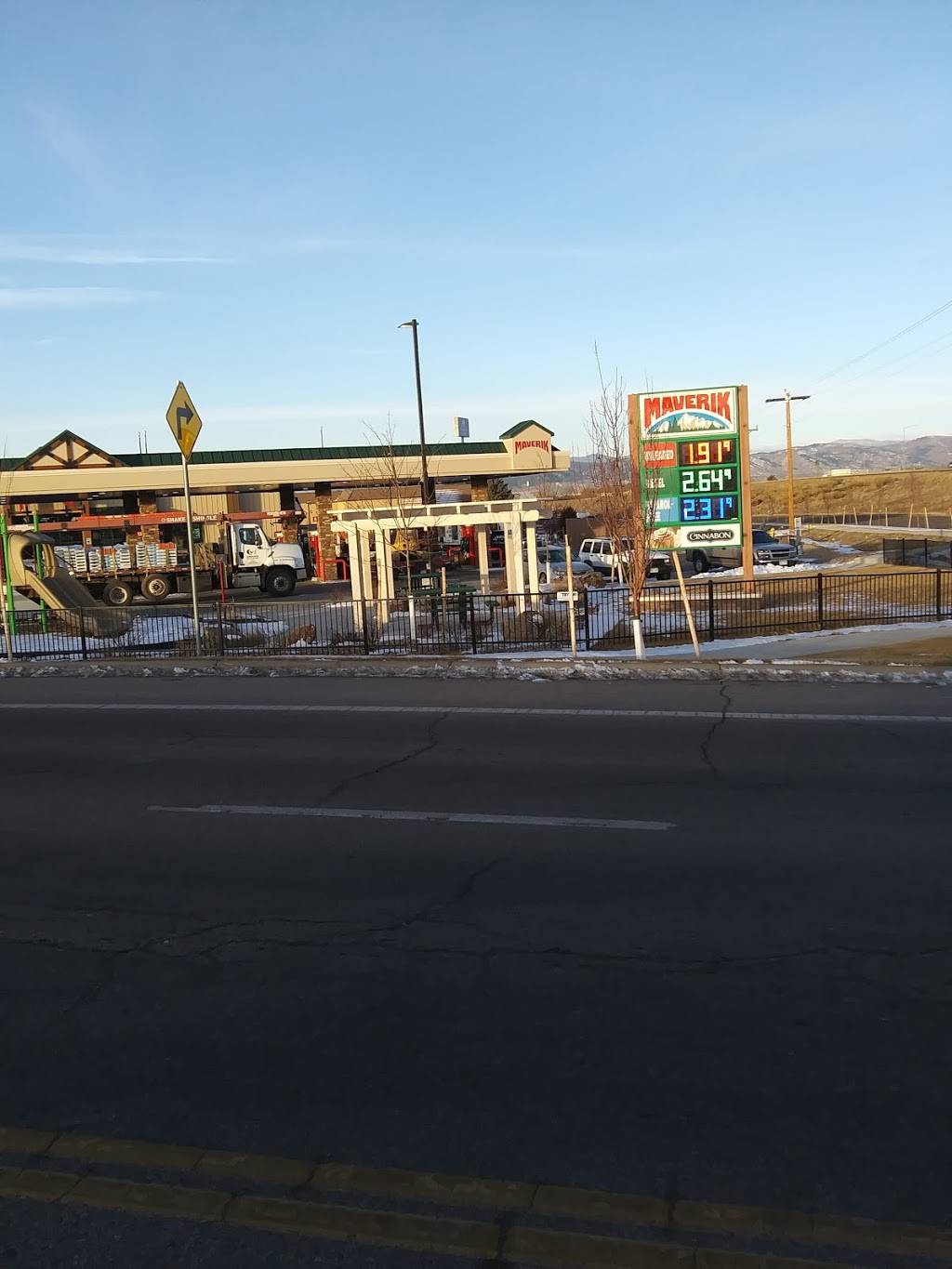 Maverik | restaurant | 651 Frontage Rd, Fort Collins, CO 80524, USA | 9704932627 OR +1 970-493-2627