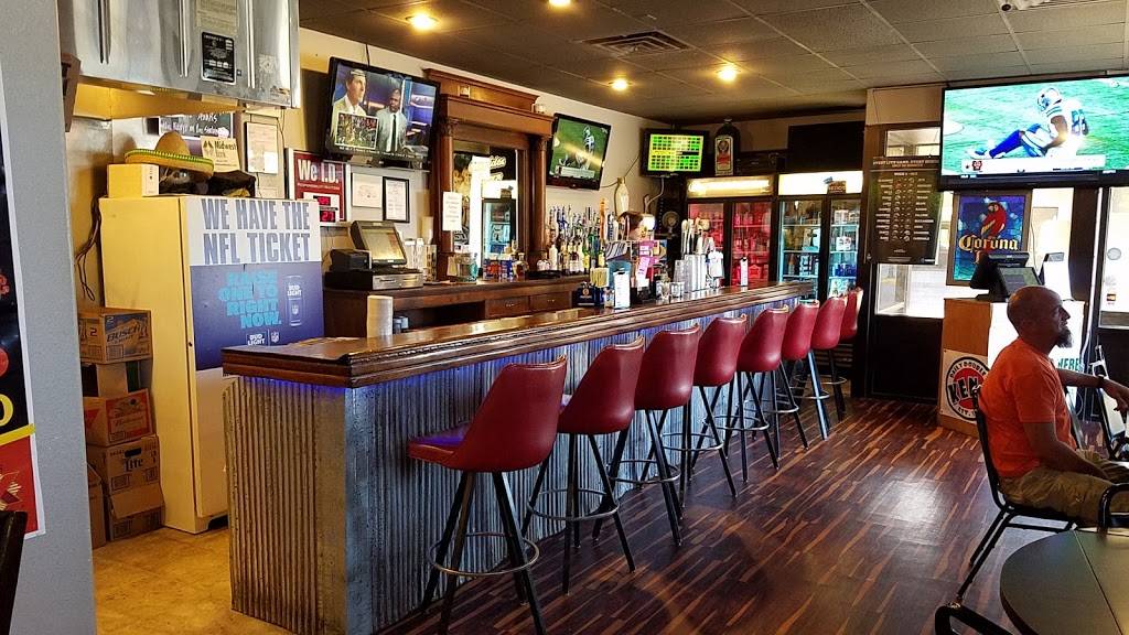 Offsides Tavern | restaurant | 728 N Lincoln Ave, York, NE 68467, USA | 4023629912 OR +1 402-362-9912