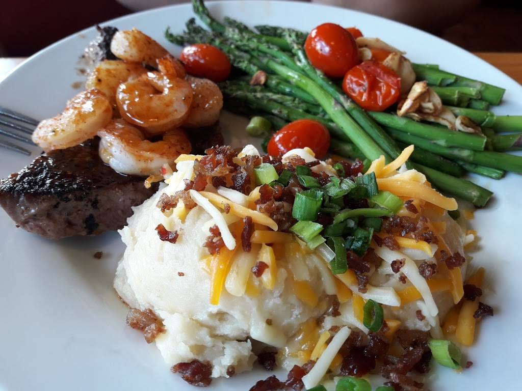 Chilis Grill & Bar | restaurant | 2202 N Congress Ave, Boynton Beach, FL 33426, USA | 5617350429 OR +1 561-735-0429