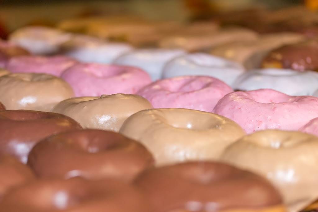 Doughboys Donuts | bakery | 11559 E 63rd St, Raytown, MO 64133, USA | 8163580840 OR +1 816-358-0840