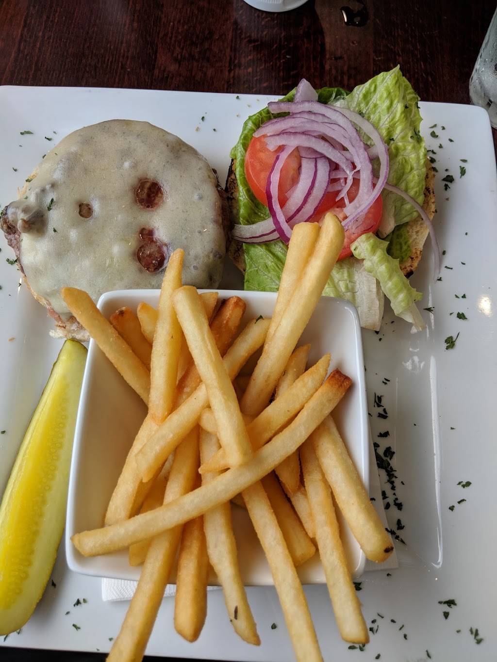 JULES on the Green | restaurant | 1 Commonwealth Ave, Essex Junction, VT 05452, USA | 8028575994 OR +1 802-857-5994