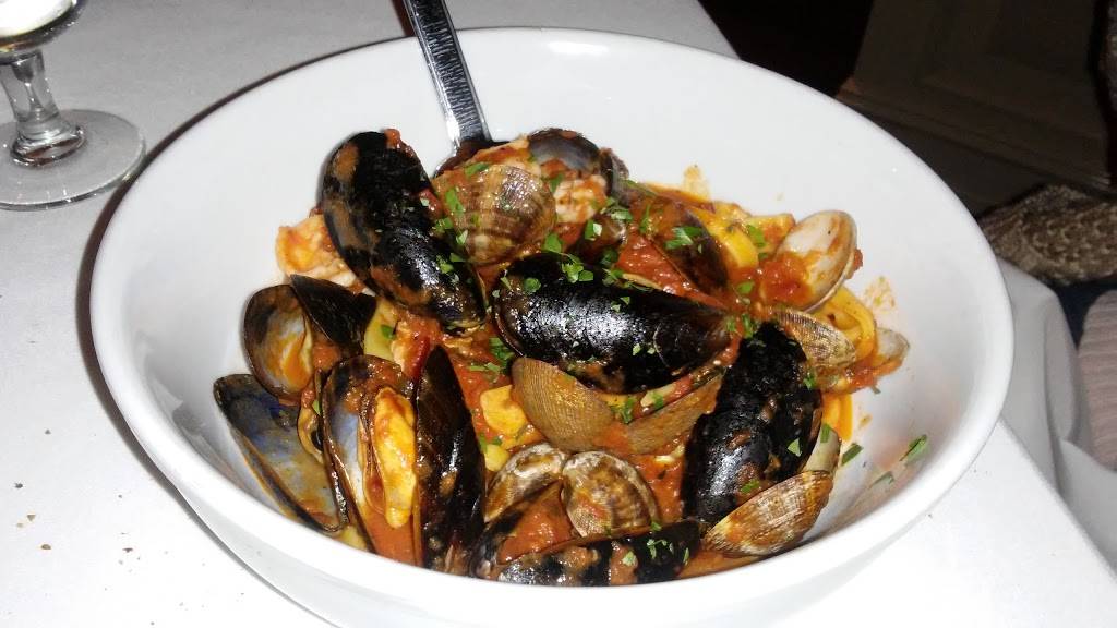 Quattro Pazzi | restaurant | 269 Bedford St, Stamford, CT 06901, USA | 2033247000 OR +1 203-324-7000