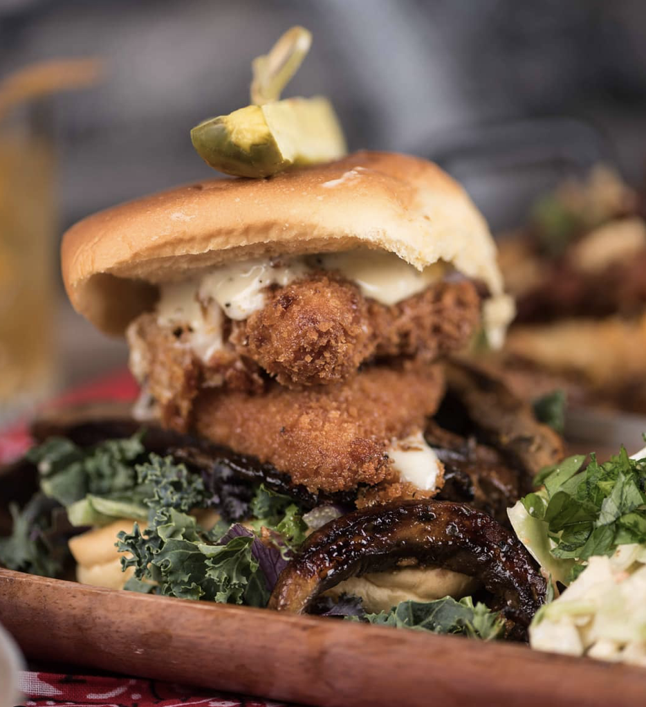 Blackjack BBQ Square 1 | restaurant | 100 City Centre Dr FM02, Mississauga, ON L5B 2C9, Canada | 9052322388 OR +1 905-232-2388