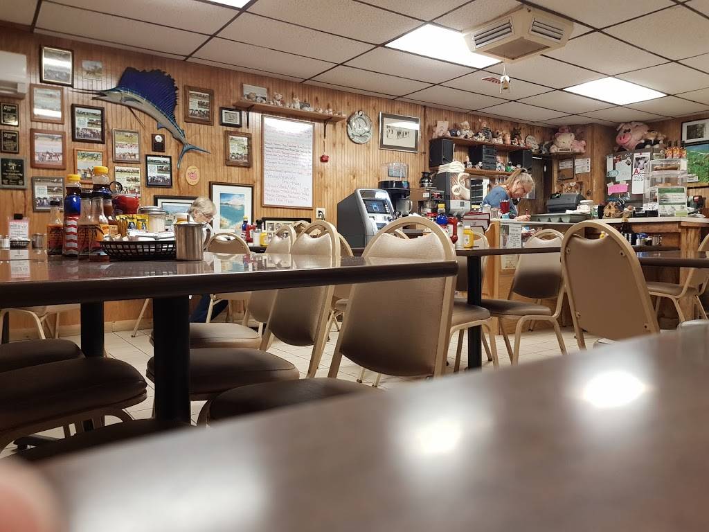 The Stuffed Pig | restaurant | 3520 Overseas Hwy, Marathon, FL 33050, USA | 3057434059 OR +1 305-743-4059