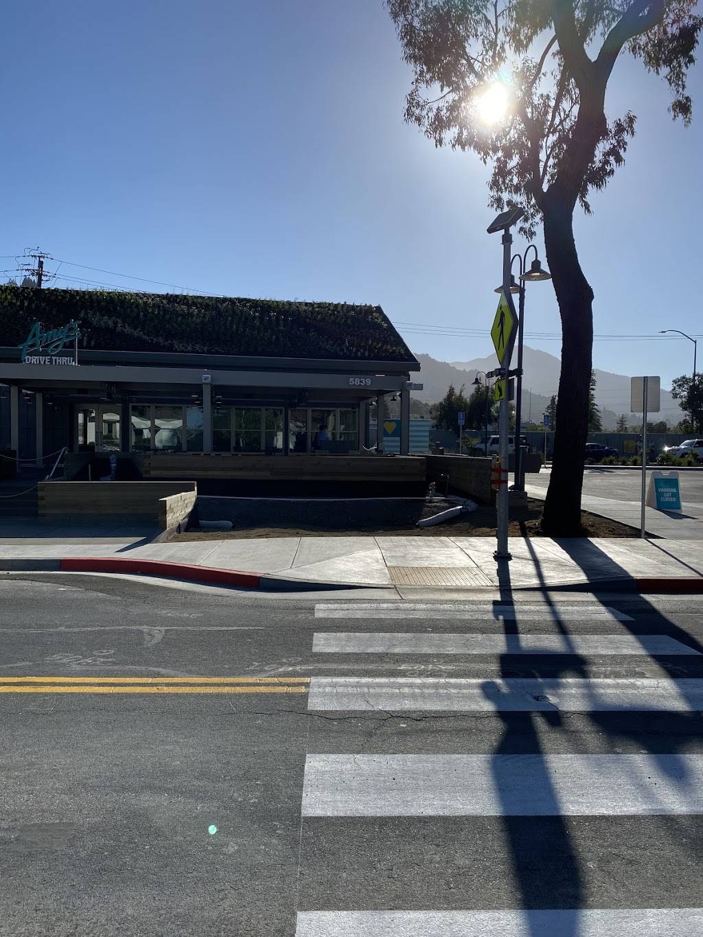 Amy’s Drive Thru | restaurant | 5839 Paradise Dr, Corte Madera, CA 94925, USA | 4157376055 OR +1 415-737-6055