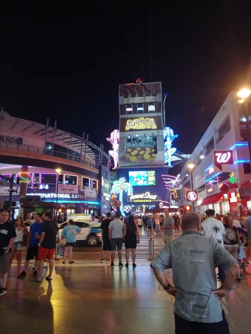 322 Pizza Bar | restaurant | 322 Fremont St, Las Vegas, NV 89101, USA | 7024635886 OR +1 702-463-5886