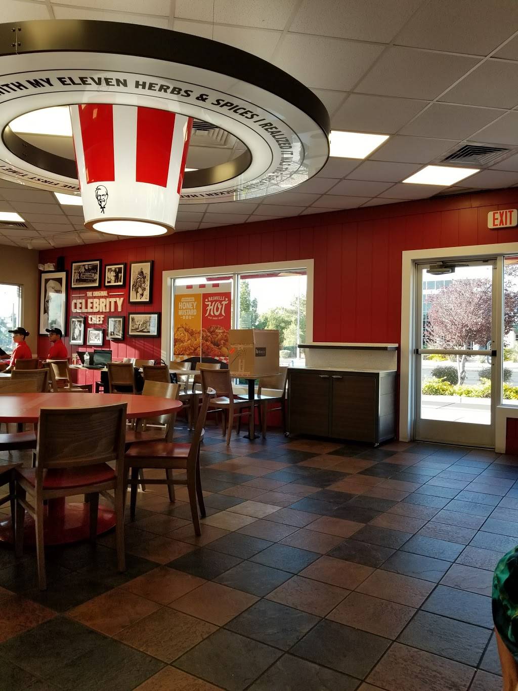 KFC | restaurant | 3245 E Tropicana Ave, Las Vegas, NV 89121, USA | 7252183650 OR +1 725-218-3650