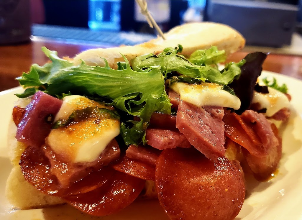 Hickory Street Kitchen & Cocktails | restaurant | 10 7th Ave W, Sisseton, SD 57262, USA | 6056982070 OR +1 605-698-2070