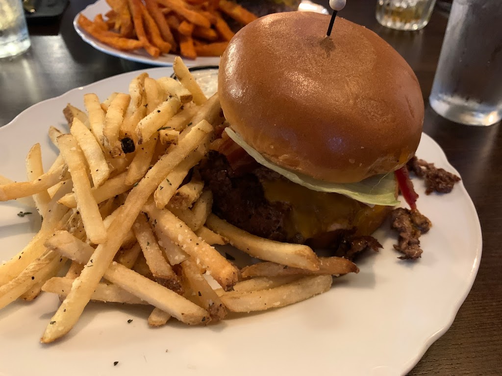 The Golden Hoosier | restaurant | 3707 S Kingshighway Blvd, St. Louis, MO 63109, USA | 3143548044 OR +1 314-354-8044