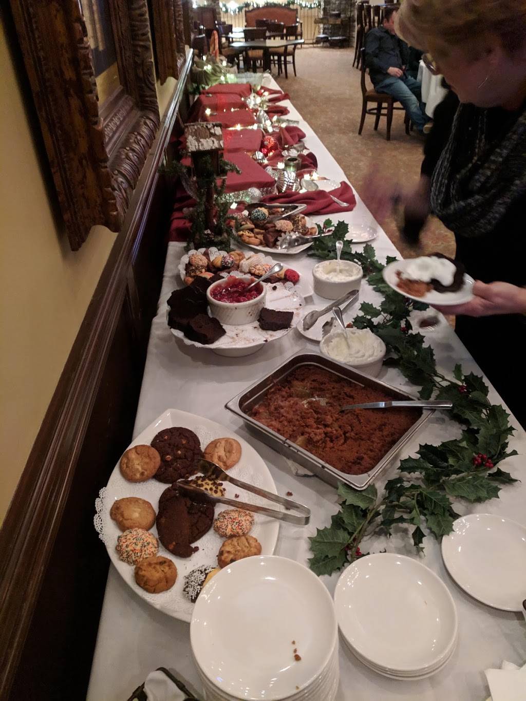 Sunset Green Restaurant & Bar | restaurant | 140 Wolf Hollow Run Rd, Blakeslee, PA 18610, USA | 5707229901 OR +1 570-722-9901