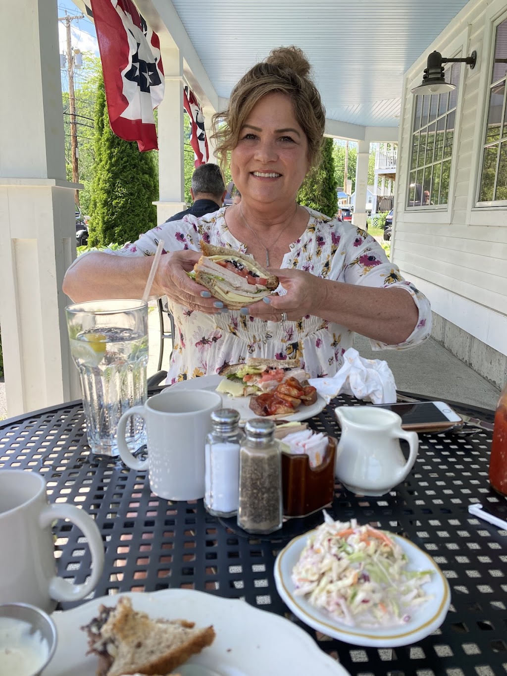 River Cafe | restaurant | 31 Main St, Charlemont, MA 01339, USA | 4135127717 OR +1 413-512-7717