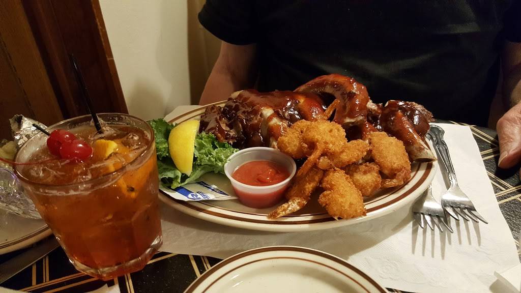 Silver Lake Country Inn | restaurant | 5602 Peters Dr, West Bend, WI 53095, USA | 2623387975 OR +1 262-338-7975