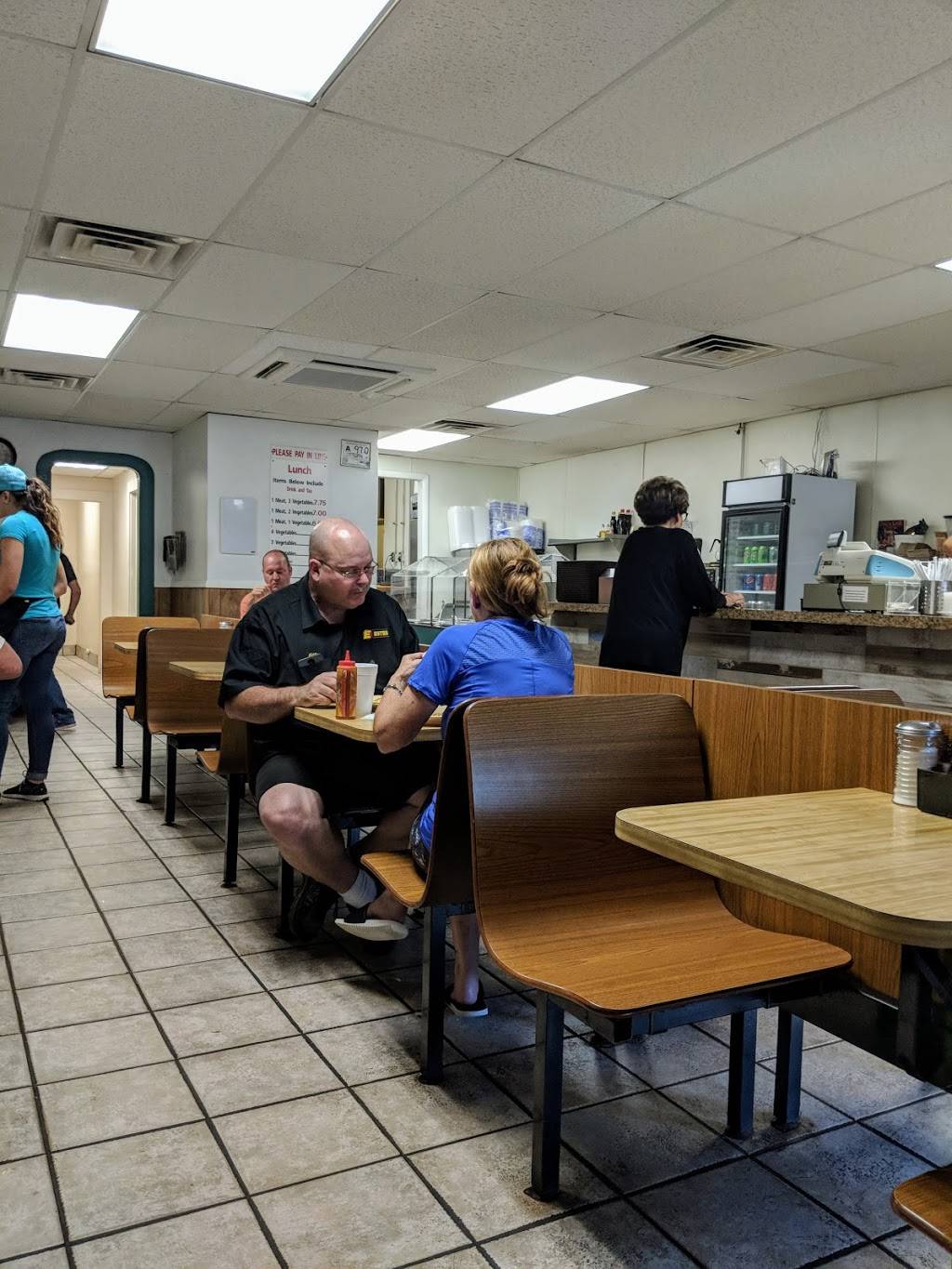 Petes Grill | restaurant | 137 Piedmont Ave, Gibsonville, NC 27249, USA | 3364496122 OR +1 336-449-6122