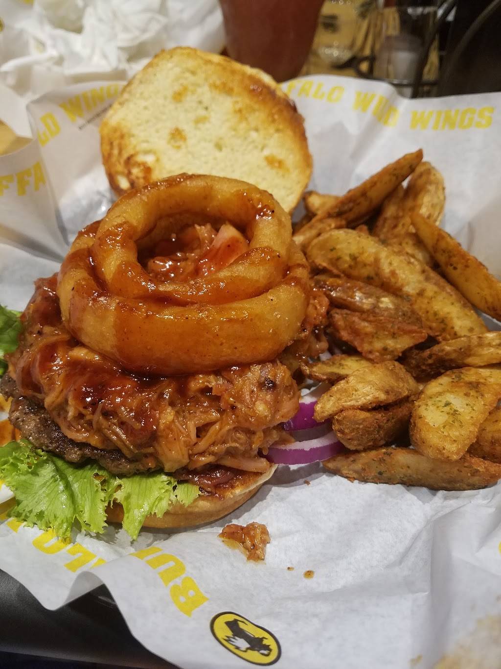 Buffalo Wild Wings | restaurant | 6130 IL-132, Gurnee, IL 60031, USA | 8478550887 OR +1 847-855-0887