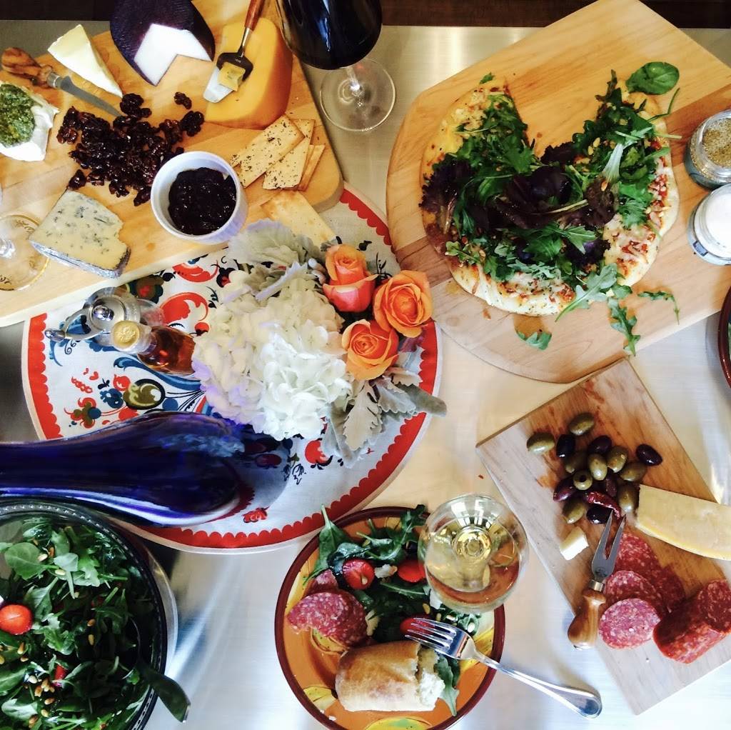 The Royal Wren | restaurant | 11 S 3rd St, Geneva, IL 60134, USA | 3312480344 OR +1 331-248-0344