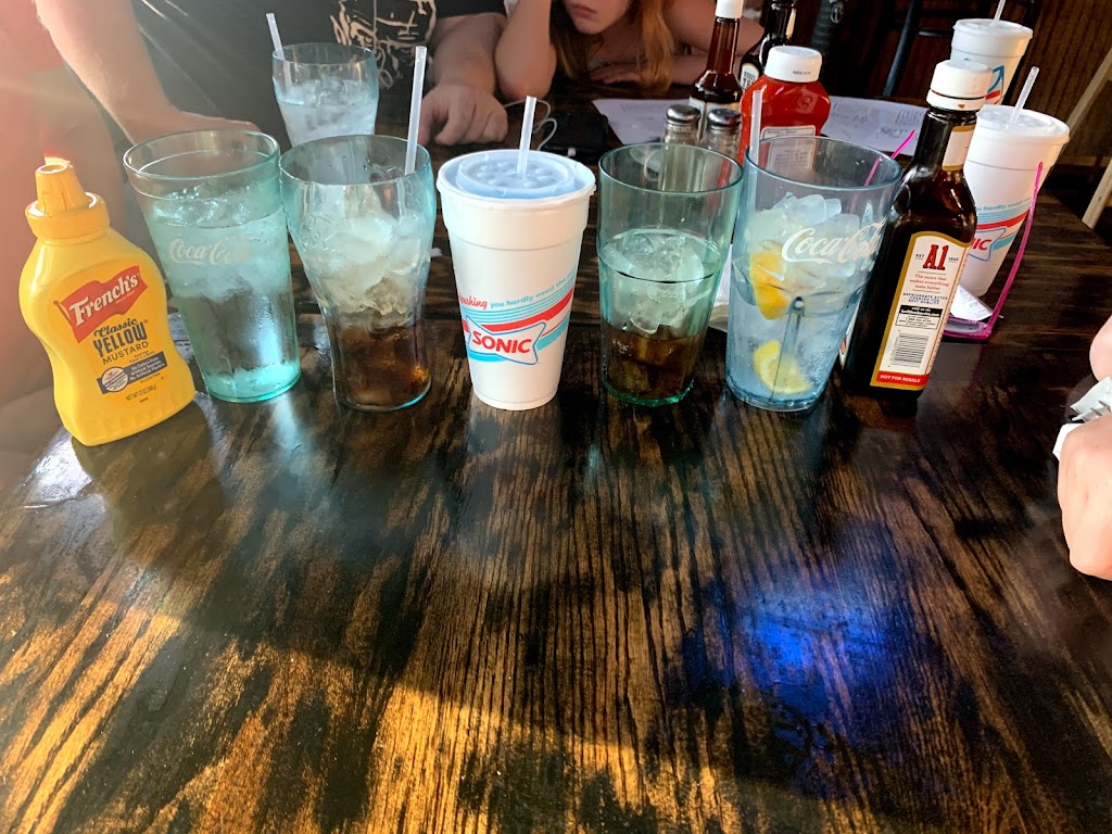 Sharkys Pub & Grub, Nevada, MO | restaurant | 400 Johnson Dr, Nevada, MO 64772, USA | 4172836220 OR +1 417-283-6220