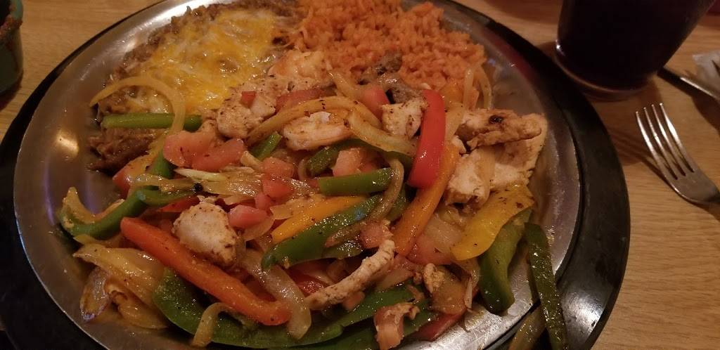 El Charritos-Helenas Original Restaurante | restaurant | 201 Mill St, Davison, MI 48423, USA | 8106589308 OR +1 810-658-9308