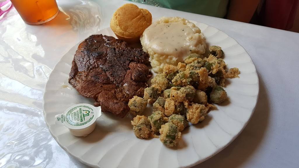 McCutchens Magnolia House | restaurant | 303 E Willow St, Scottsboro, AL 35768, USA | 2562593077 OR +1 256-259-3077