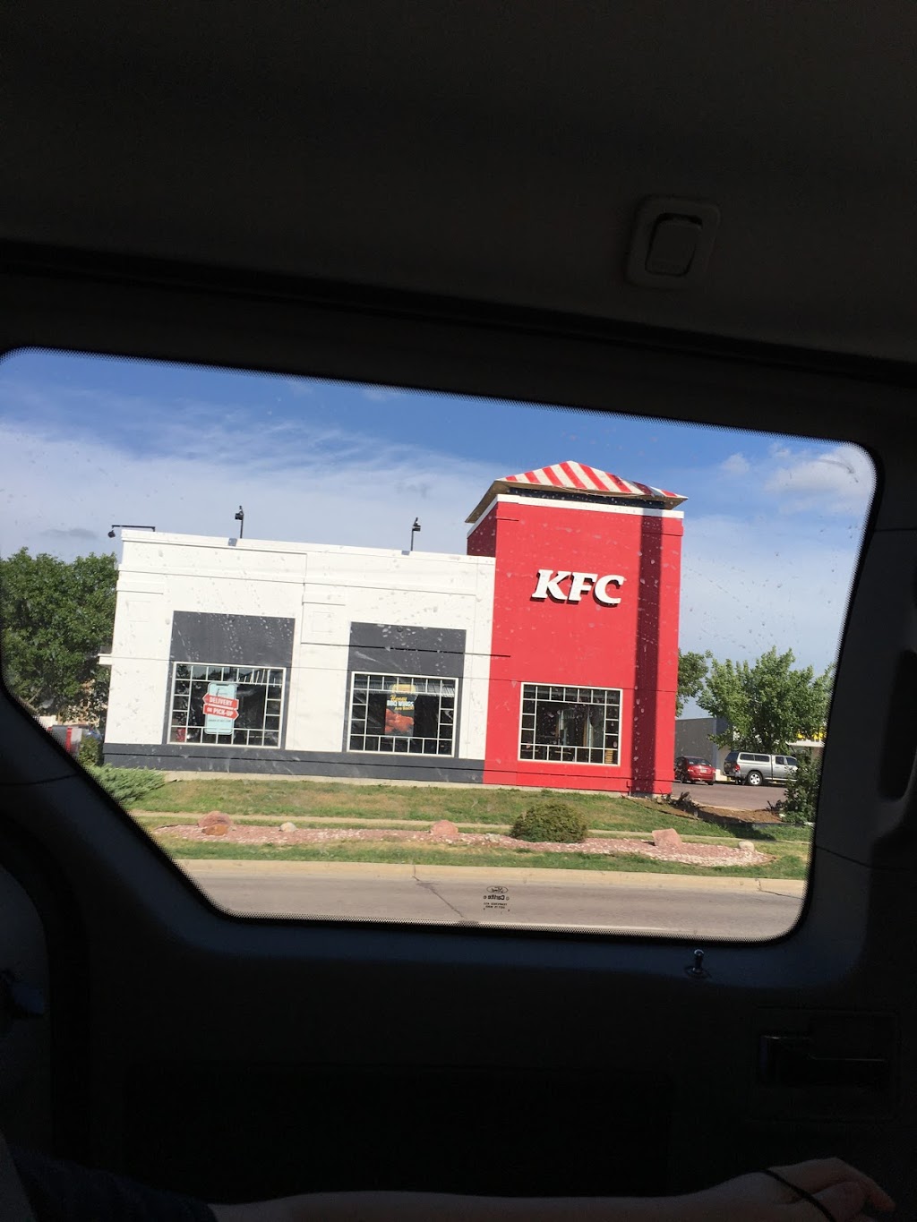 KFC | restaurant | 300 S Kiwanis Ave, Sioux Falls, SD 57104, USA | 6053369688 OR +1 605-336-9688
