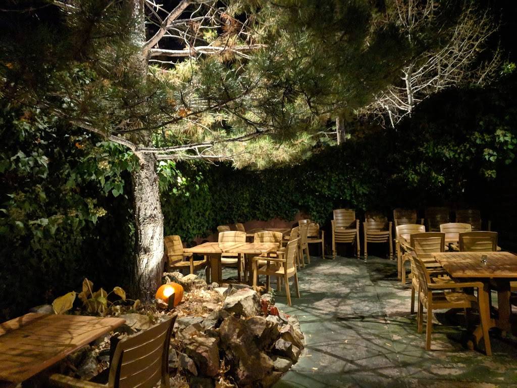 The Hog Wallow Pub | restaurant | 3200 E Big Cottonwood Canyon Rd, Cottonwood Heights, UT 84121, USA | 8017335567 OR +1 801-733-5567