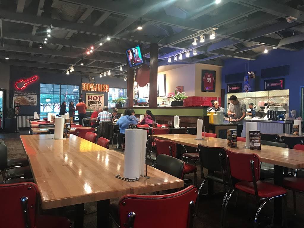 Fuddruckers | restaurant | 11445 Fountain Lake Dr, Stafford, TX 77477, USA | 2812409414 OR +1 281-240-9414