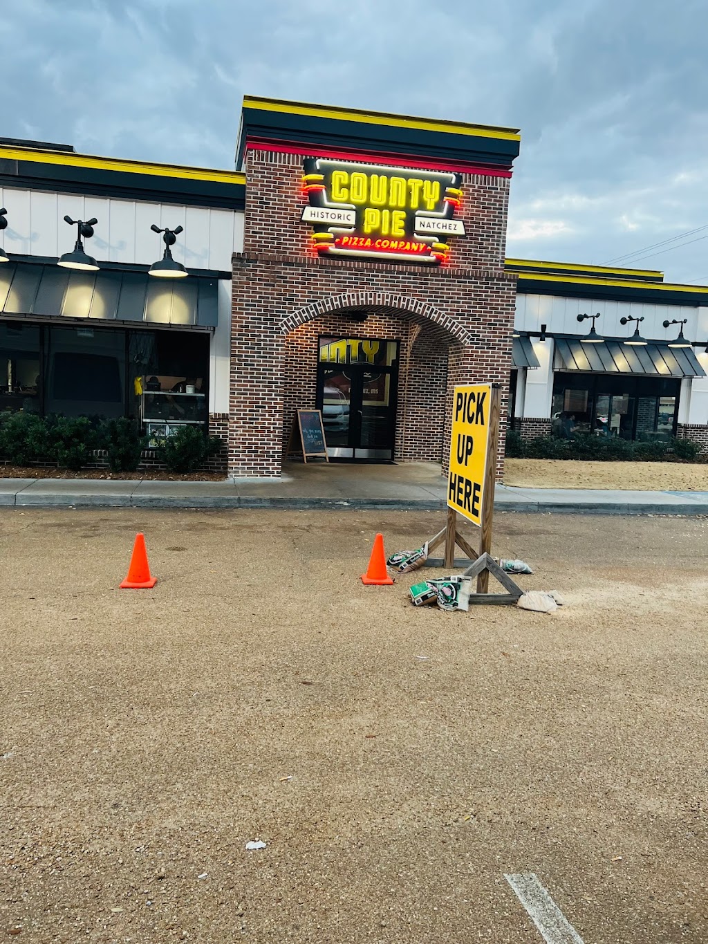 County Pie | restaurant | 55 Sergeant Prentiss Dr, Natchez, MS 39120, USA | 6014420009 OR +1 601-442-0009