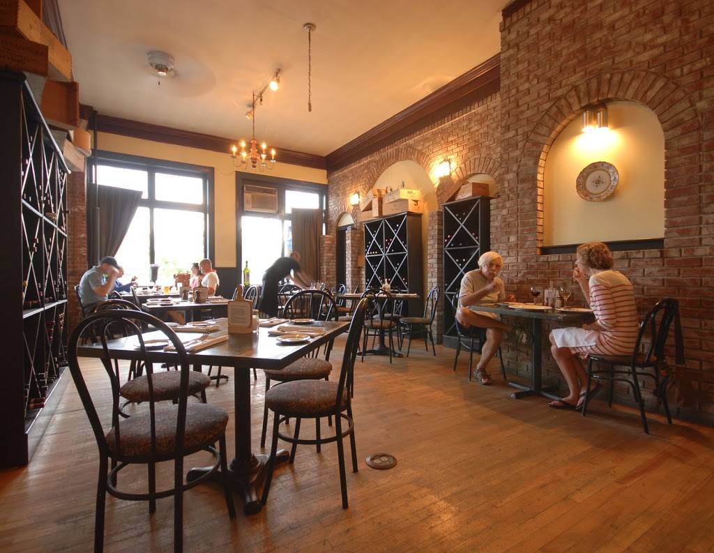 Lago Trattoria | restaurant | 95 Main St, Newport, VT 05855, USA | 8023348222 OR +1 802-334-8222