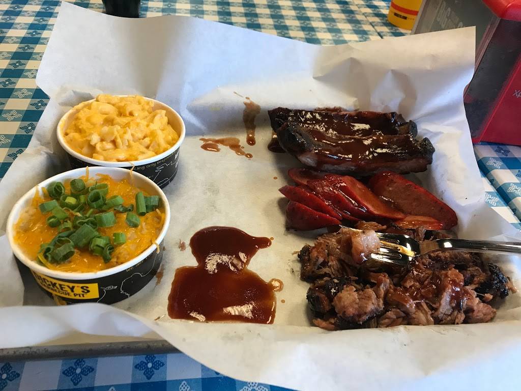 Dickeys Barbecue Pit | restaurant | 1049 Cochrane Rd, Morgan Hill, CA 95037, USA | 6698883161 OR +1 669-888-3161