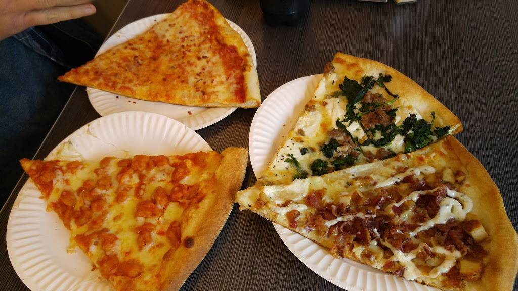 Broadway Pizzeria | restaurant | 2411, 616 N Broadway, White Plains, NY 10603, USA | 9144286218 OR +1 914-428-6218