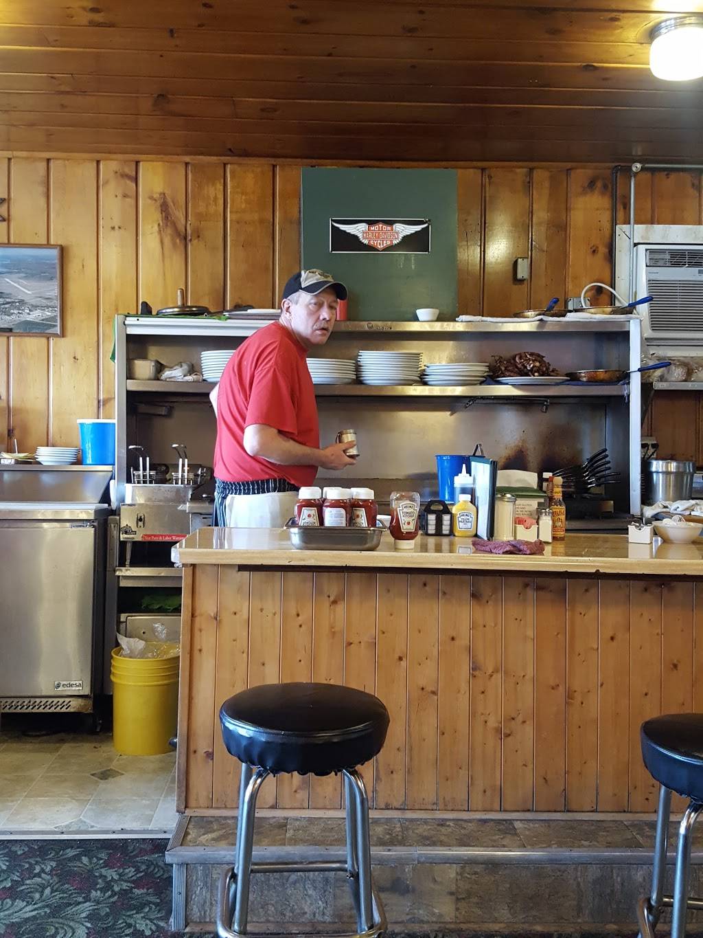 Small Town Grill | restaurant | 182 Stimpson St, Pellston, MI 49769, USA | 2315398004 OR +1 231-539-8004