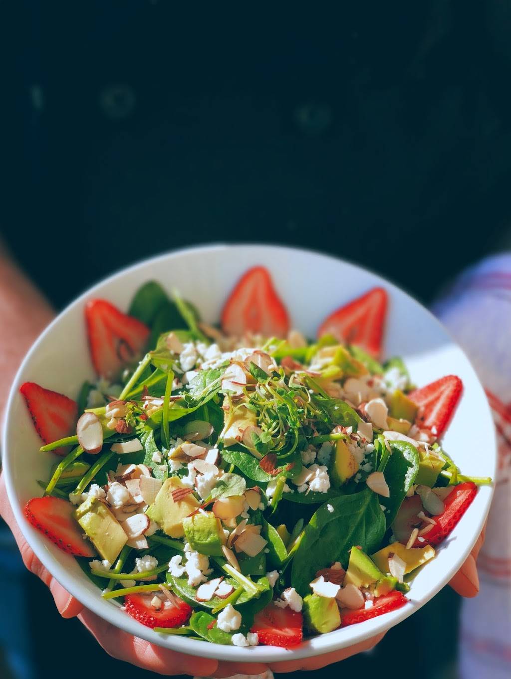 ICONIC Eats | restaurant | 23460 Cinema Dr, Valencia, CA 91355, USA | 6614819404 OR +1 661-481-9404