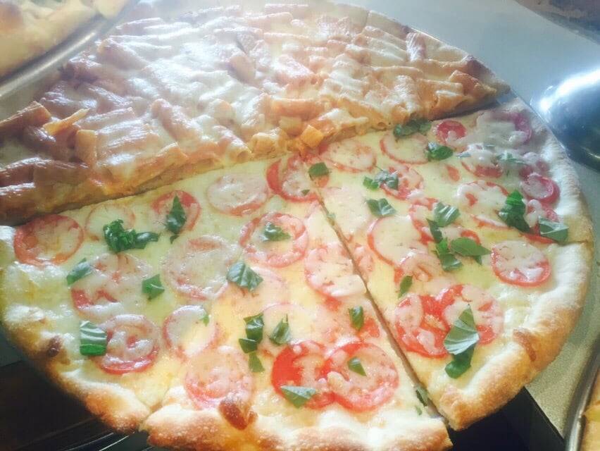 Sopranos Pizza | restaurant | 1836, 400 Minnisink Rd # 1, Totowa, NJ 07512, USA | 9732567115 OR +1 973-256-7115