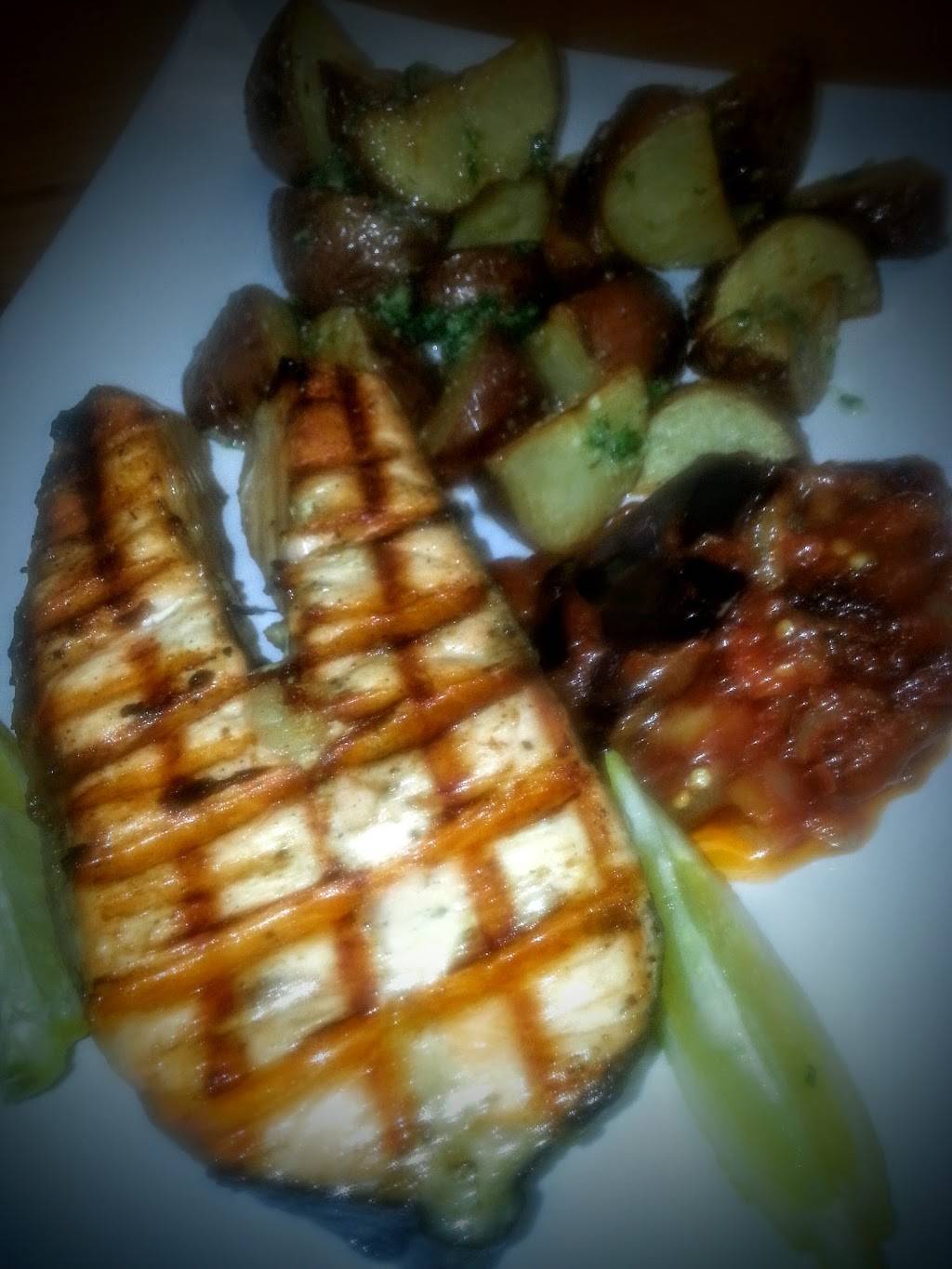 Capris Grill | restaurant | 205 Don Head Village Blvd, Richmond Hill, ON L4C 7R3, Canada | 9052373877 OR +1 905-237-3877